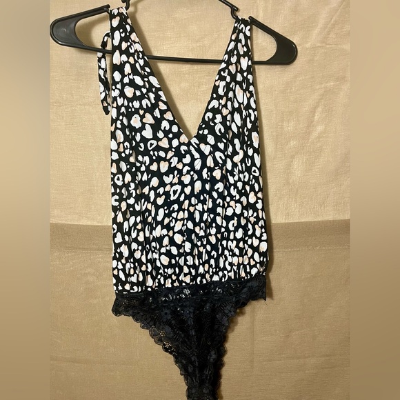 Free People NWOT Intimately bodysuit, lace. Cowl back. - Picture 5 of 7